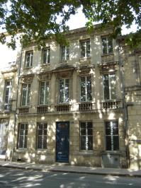 Façade de l'agence AVEC