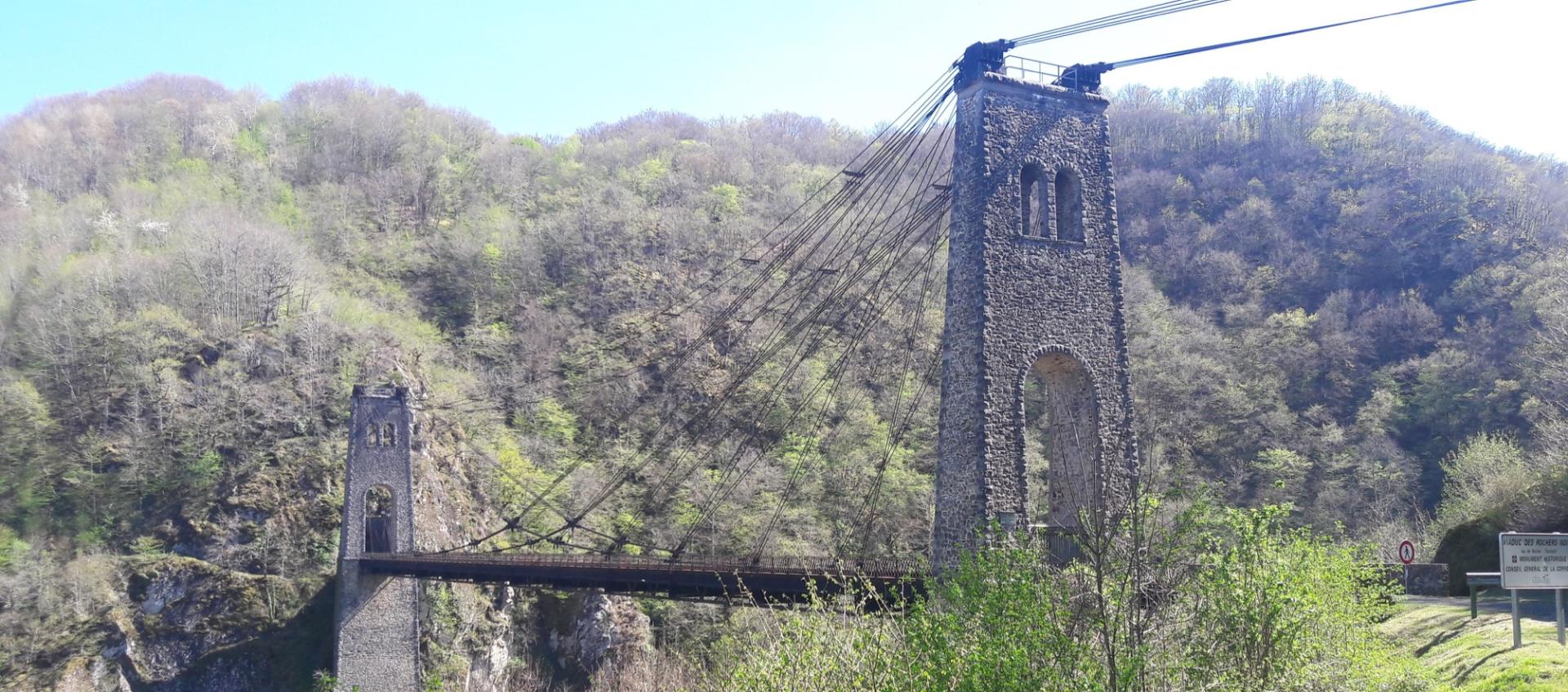 Soursac viadiuc des rochers noirs